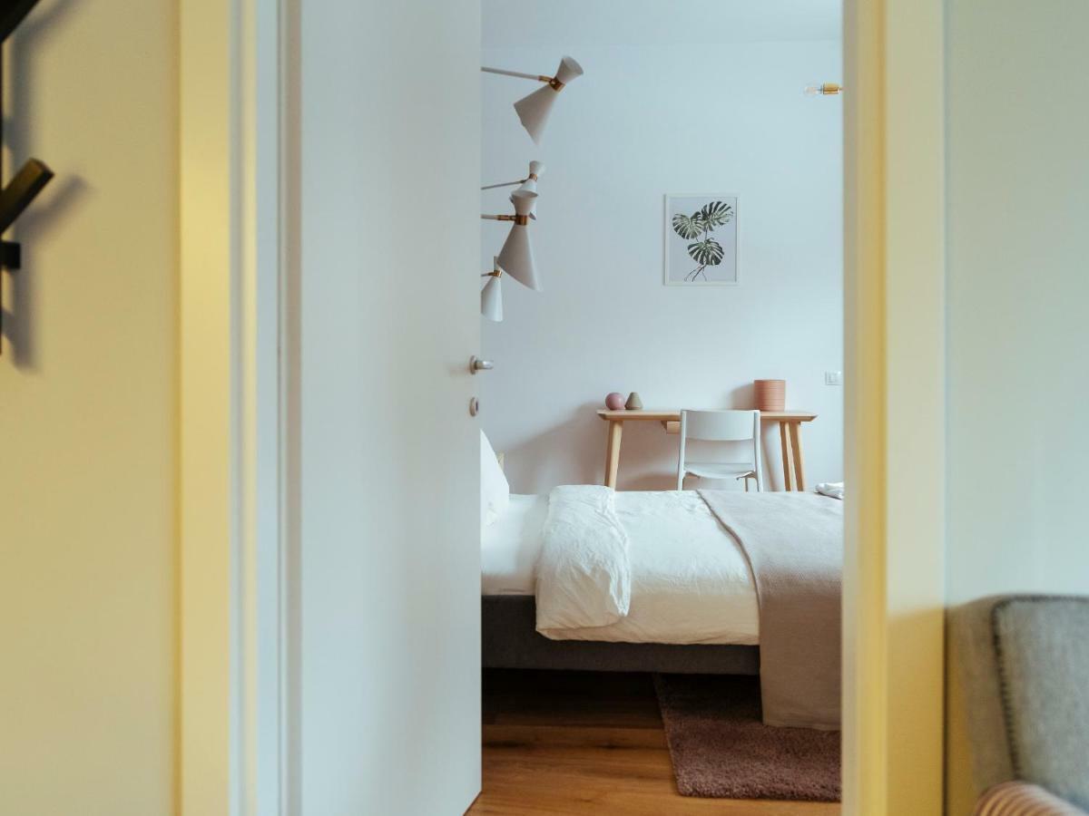 Boutique Luxury Flats - La Maison Du Petit Paris Букурещ Екстериор снимка